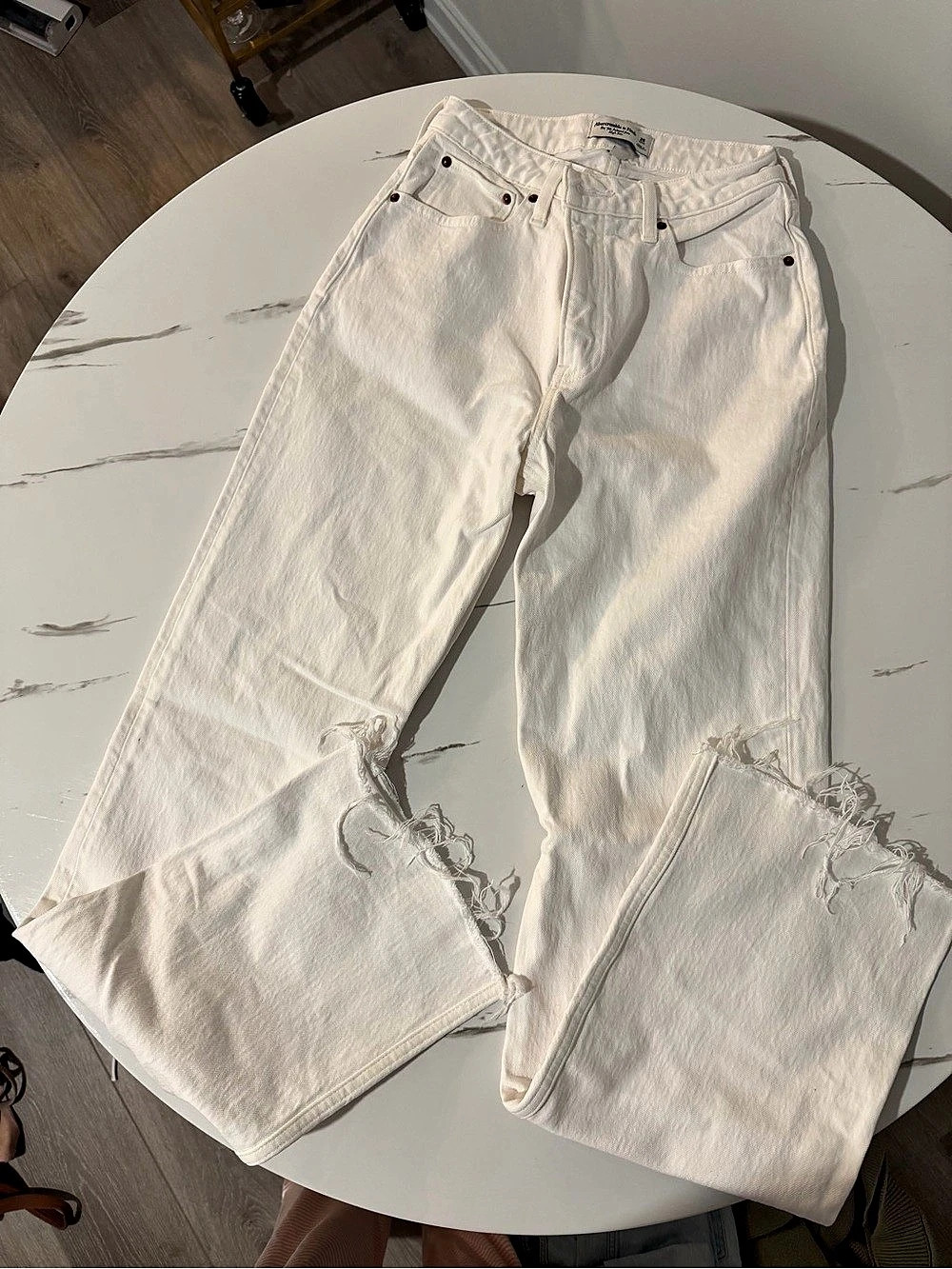 Abercrombie & Fitch The '90s Relaxed Jean High Rise CURVE LOVE White. 26 LONG